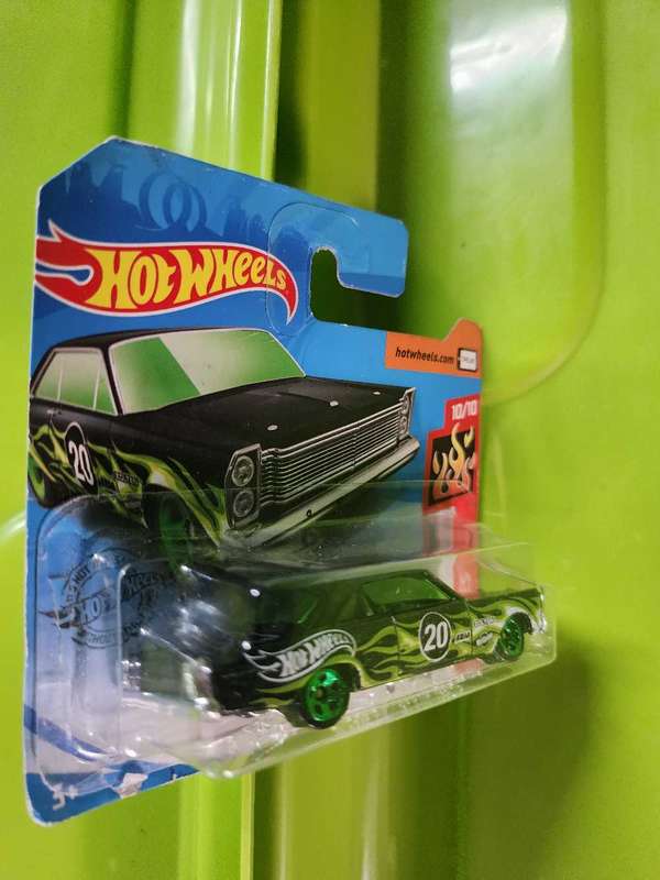 Ford Galaxie 65..     Hotwheels