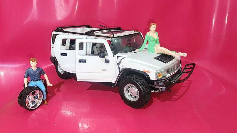 Hummer H2 (SUV) 1:18