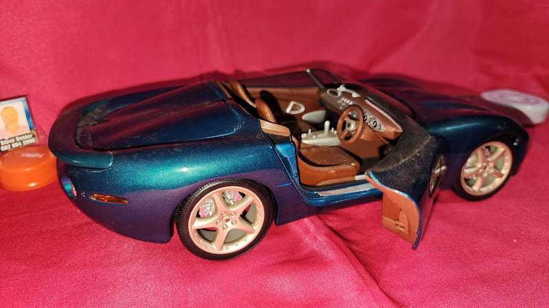 Jaguar XK 180 (1:18) Maisto