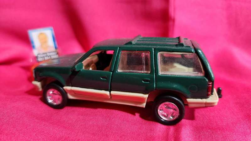 Ford Explorer 1:43