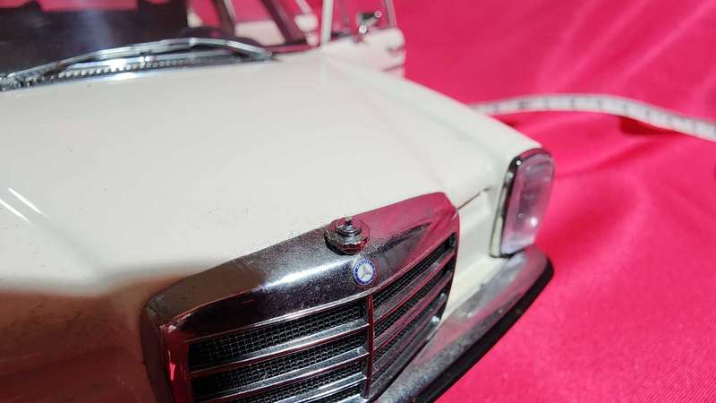 Mercedes Benz 220 Diesel (1:18) AutoArt