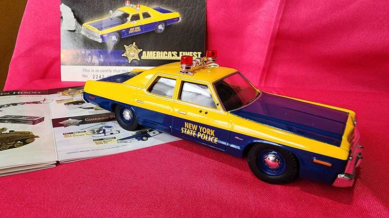Dodge Police Car (1:43) Corgi