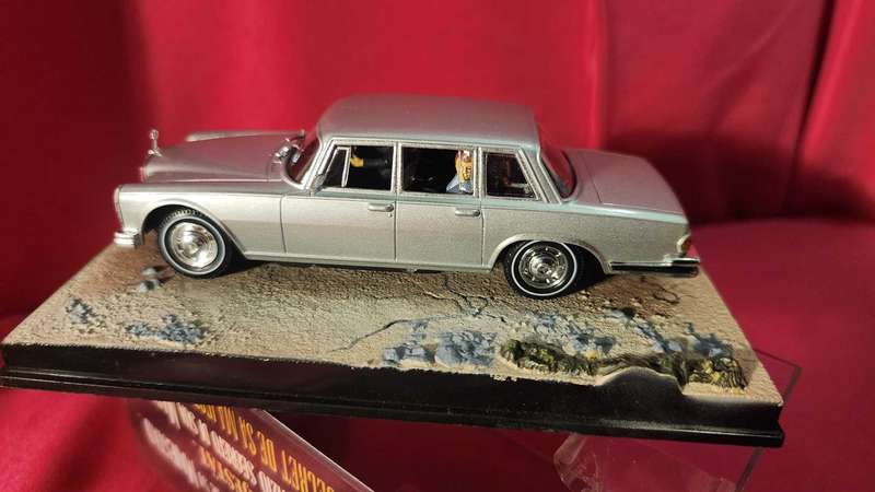 Mercedes 600    James Bond