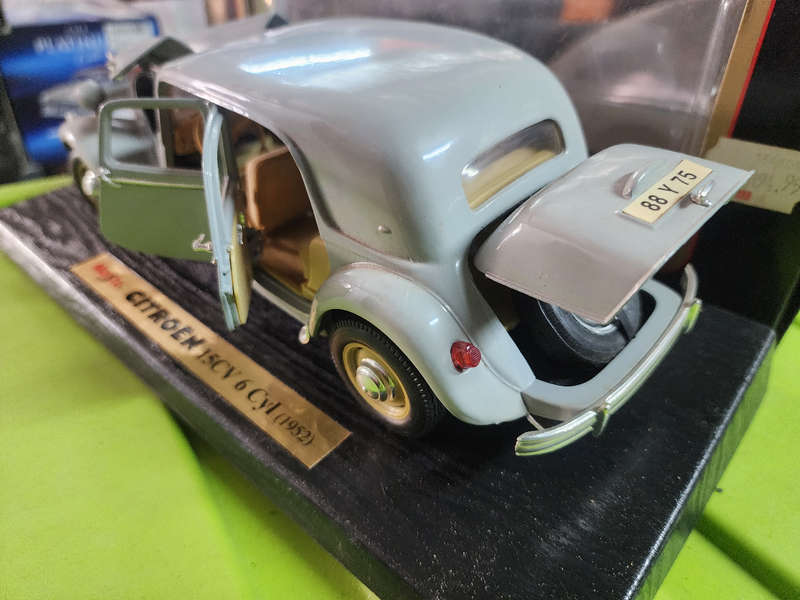Citroen (1:18) by Maisto