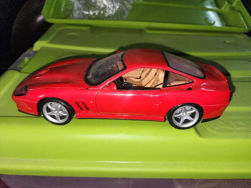 Ferrari Maranello (1:18) Maisto