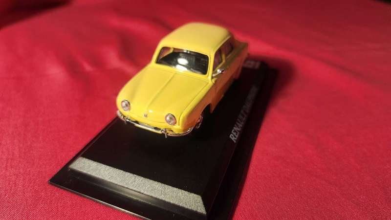 Renault Dauphine   (1:43)  Del Prado
