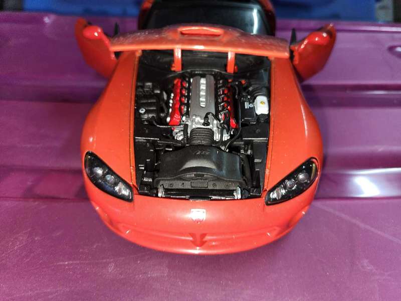 Dodge Viper  by Welly 1:18