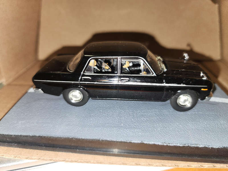 Toyota Crown James Bond Model