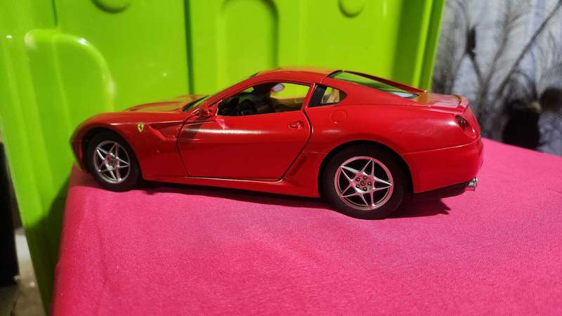 Ferrari 1:18