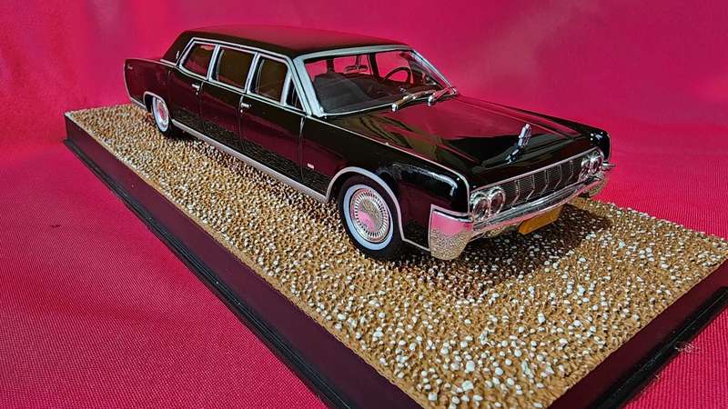 Lincoln Continental Stretched Limo (1:43)  James Bond
