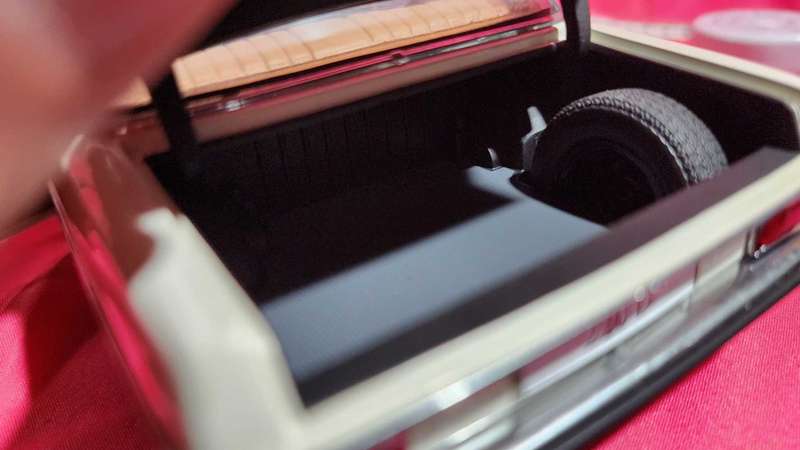 Mercedes Benz 220 Diesel (1:18) AutoArt