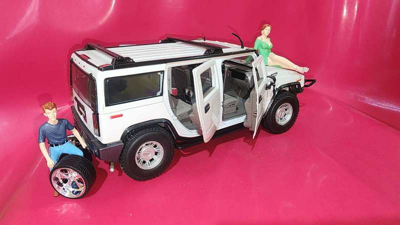 Hummer H2 (SUV) 1:18