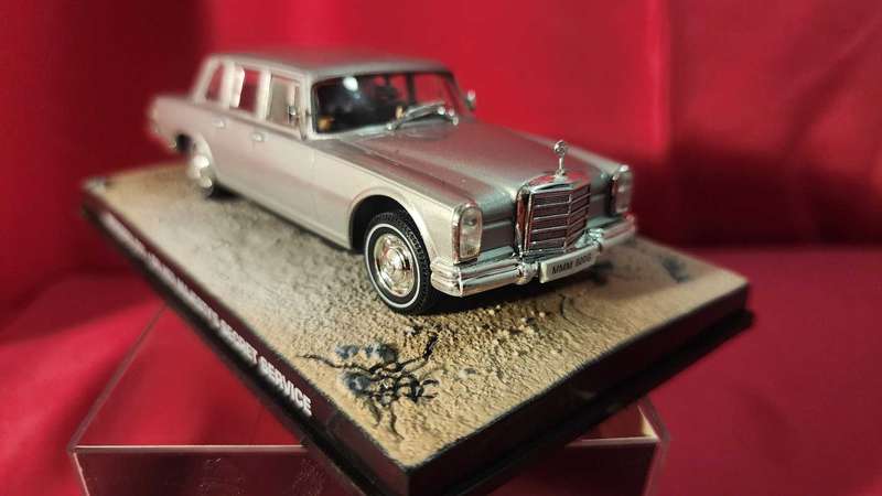 Mercedes 600    James Bond