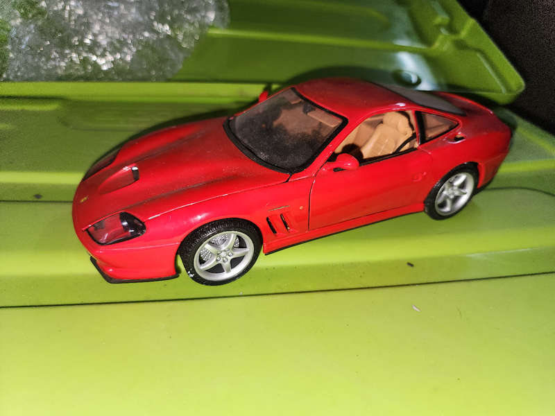 Ferrari Maranello (1:18) Maisto