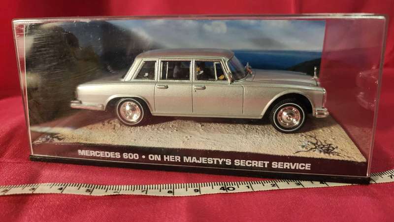 Mercedes 600    James Bond