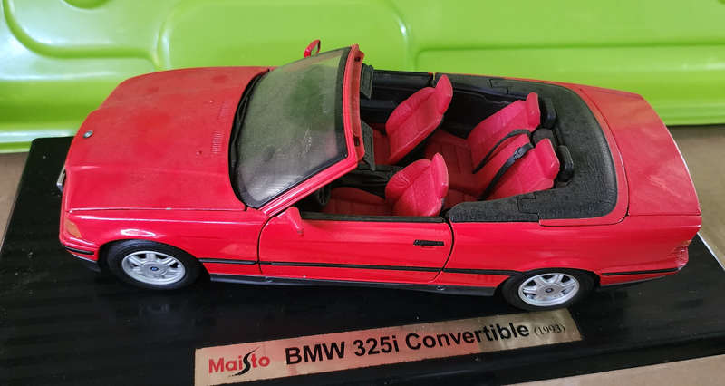 BMW 325 i  "Maisto"   (1:18)