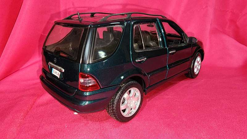 Mercedes ML (1:18)