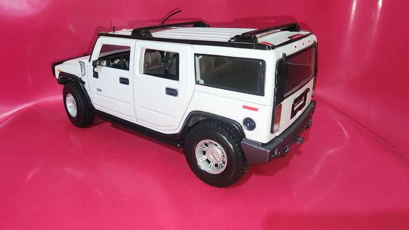 Hummer H2 (SUV) 1:18