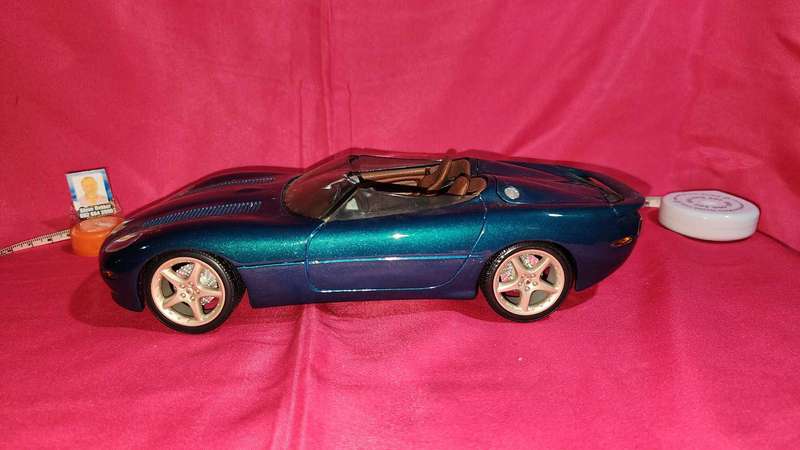 Jaguar XK 180 (1:18) Maisto
