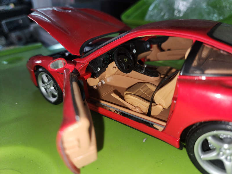 Ferrari Maranello (1:18) Maisto