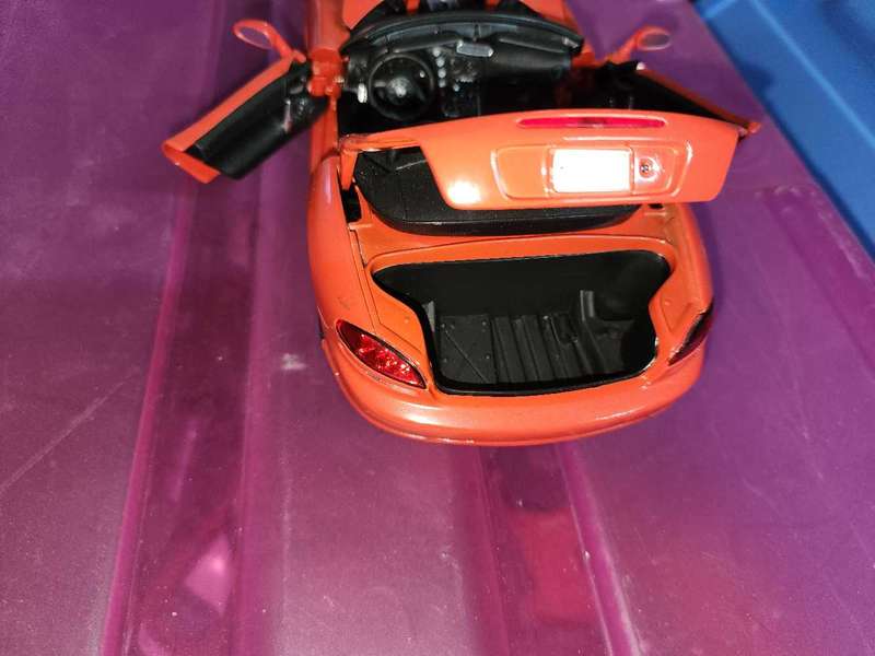 Dodge Viper  by Welly 1:18