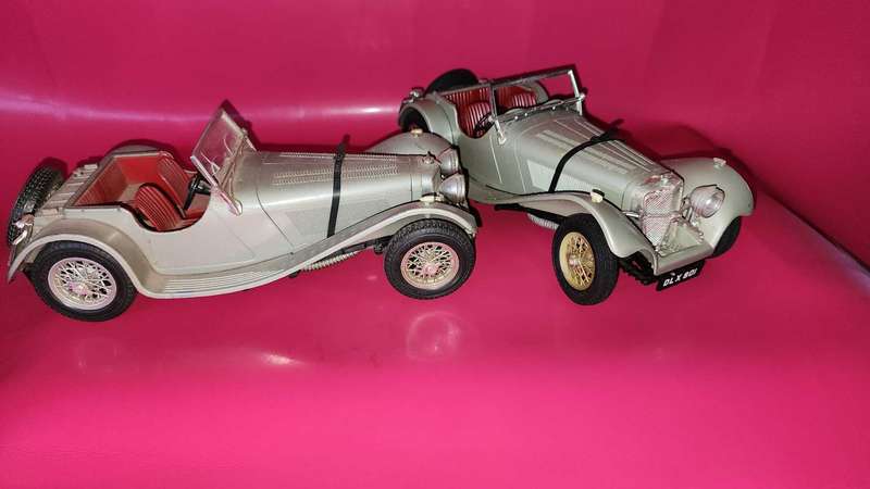 Jaguar 100 SS ( x2 ) Bburago 1:18