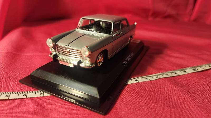 Peugeot 404  (1:43)  Del Prado