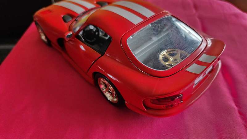 Viper GTS Coupe "Dodge" 1,18 Bburago