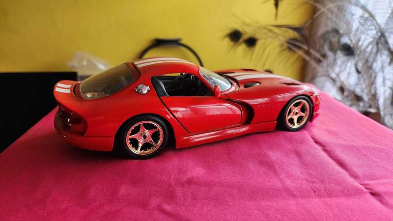 Viper GTS Coupe "Dodge" 1,18 Bburago