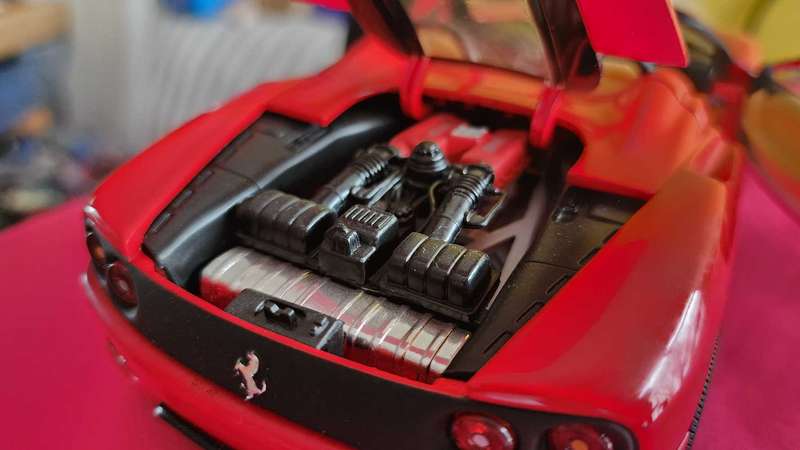 Ferrari 1:1> by Hotwheels