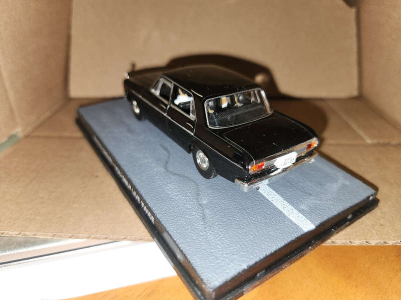 Toyota Crown James Bond Model