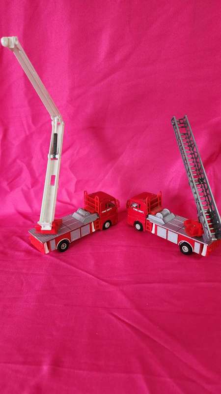 2 x No Name Fire Engines