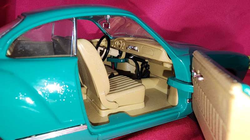 Karmann Ghia ( Road Legends) 1:18