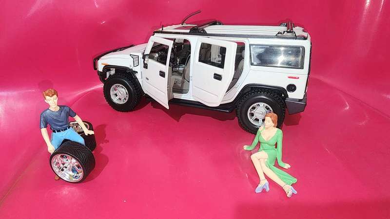 Hummer H2 (SUV) 1:18