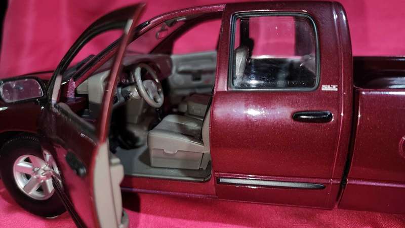 Dodge RAM 1500 (1:18) Welly