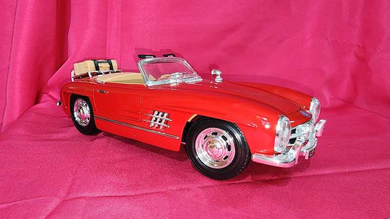 Mercedes 300 SL (Red) 1:18