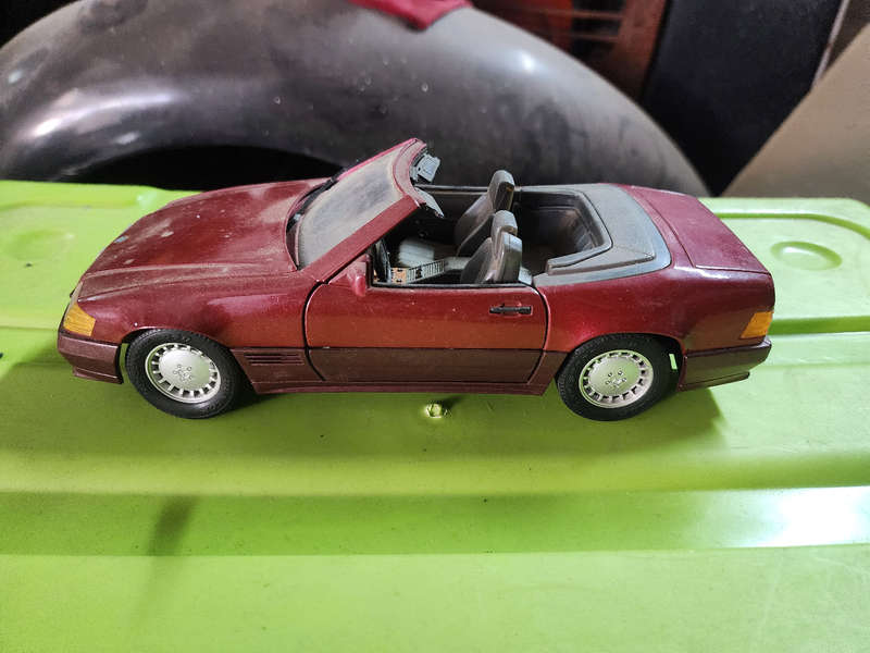 Mercedes Benz SL 500 (1:18) Maisto