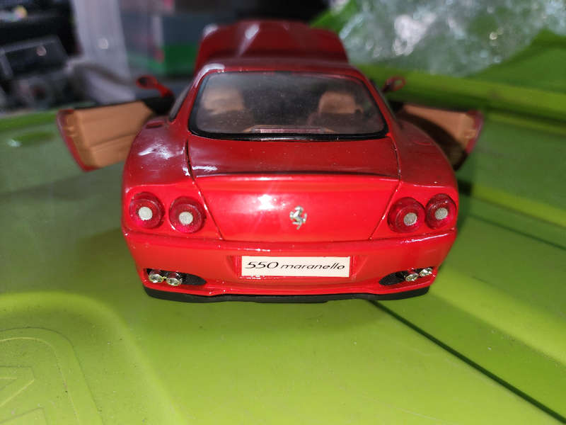Ferrari Maranello (1:18) Maisto