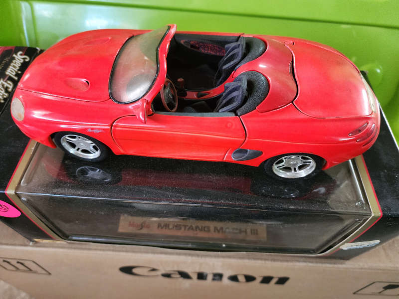 Ford Mustang MACH III    Maisto