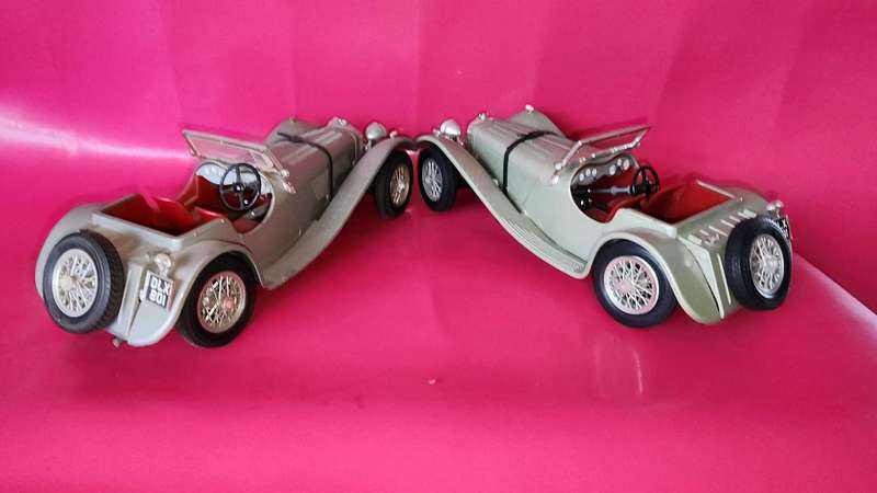 Jaguar 100 SS ( x2 ) Bburago 1:18