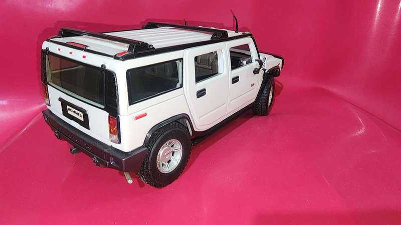 Hummer H2 (SUV) 1:18