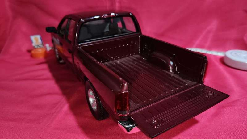 Dodge RAM 1500 (1:18) Welly