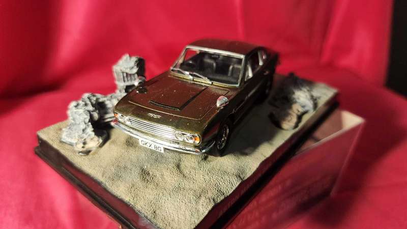 Aston Martin DBS    James Bond