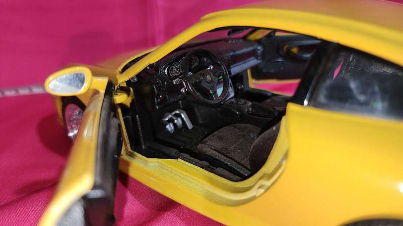 Porsche Carrera 911 Road-Car (1:18)  Bburago