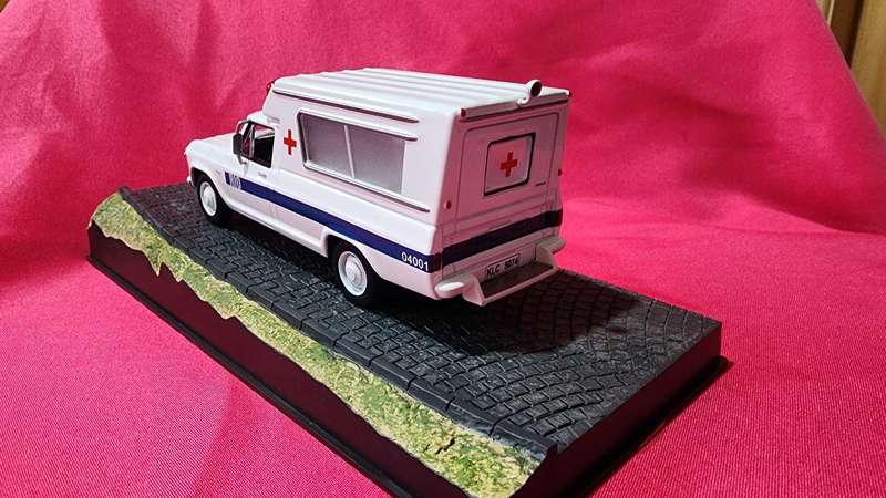 Chevrolet C10 Ambulance  (1:43)  James Bond