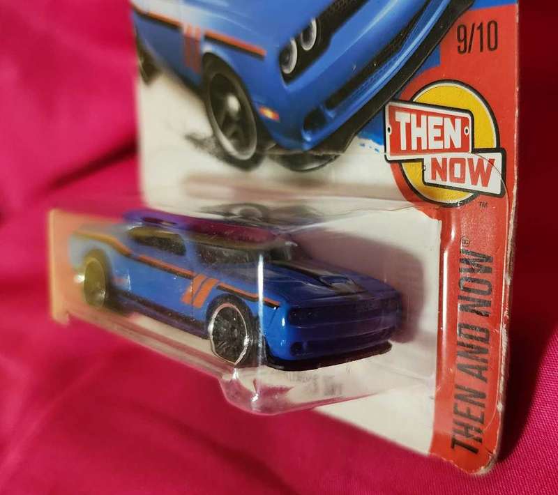 Dodge Challenger SRT Hotwheels Long Carded