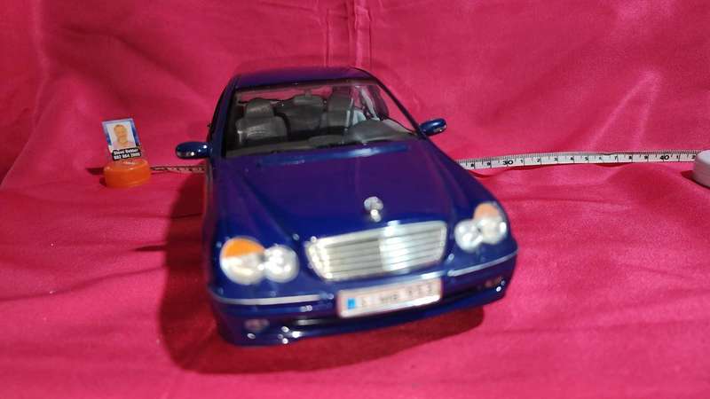 Mercedes C320 (1:18) by Welly