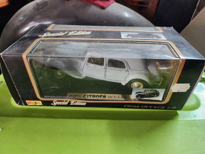 Citroen (1:18) by Maisto