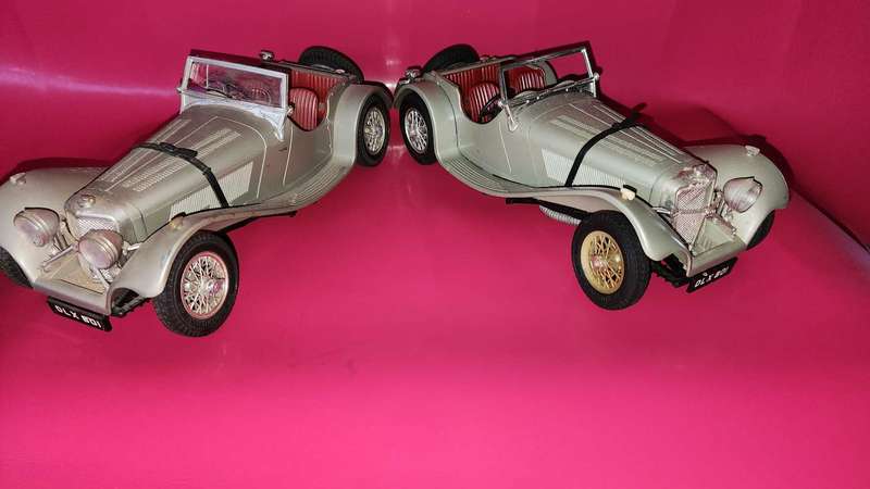 Jaguar 100 SS ( x2 ) Bburago 1:18