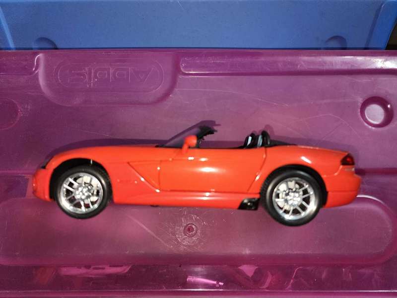 Dodge Viper  by Welly 1:18